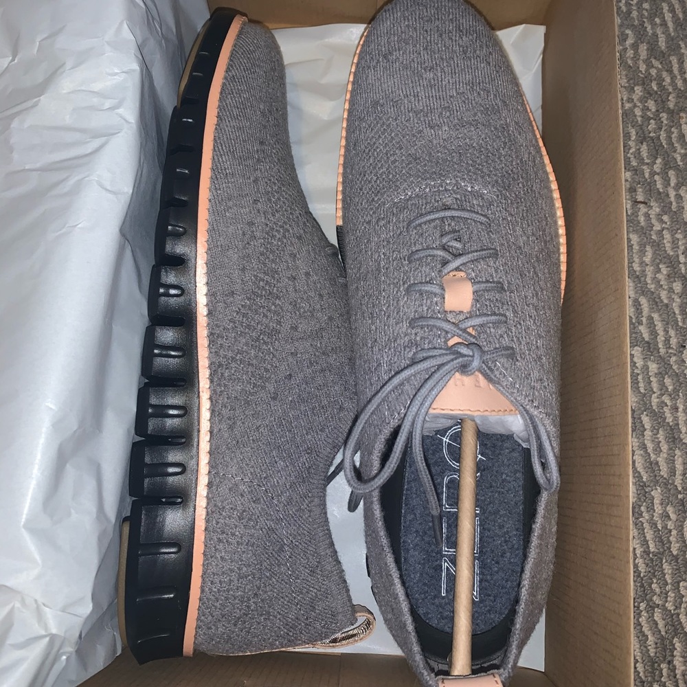 Brand new, never worn men’s sneakers/work shoe.